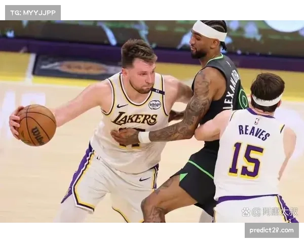 NBA常规赛：湖人半场逆袭森林狼，里夫斯与替补球员成关键